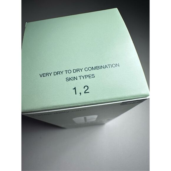 CLINIQUE Dramatically Different Moisturizing Lotion+ SPF35 for Face 75ml - Picture 4 of 5